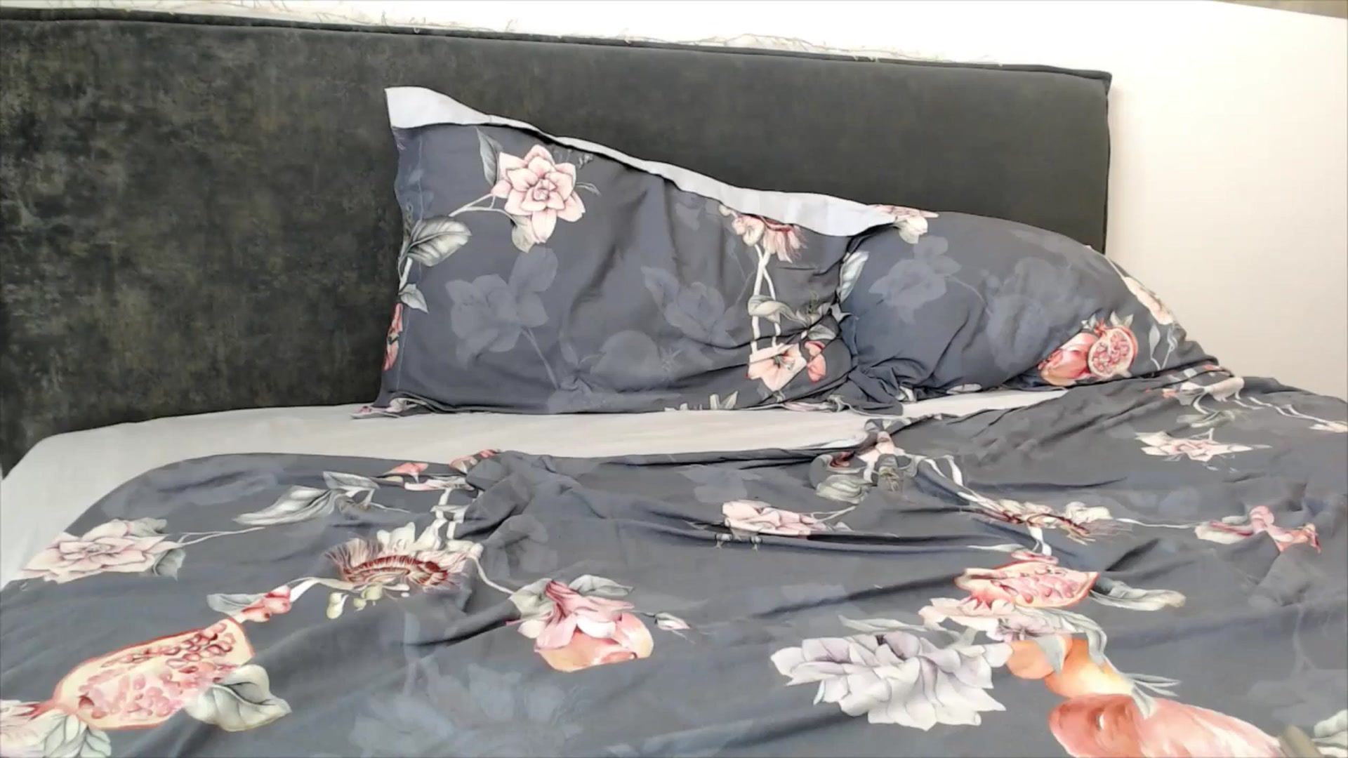 Gallery image thumbnail from fiancee's myfreecams stream on, 07/09/2025, 05:39 image 19 of 20