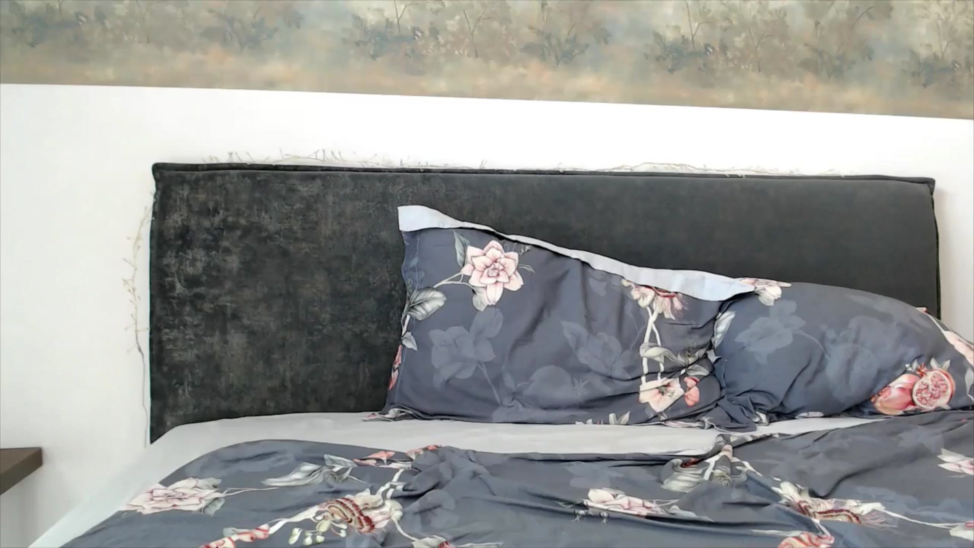 Gallery image thumbnail from fiancee's myfreecams stream on, 07/09/2025, 05:39 image 12 of 20