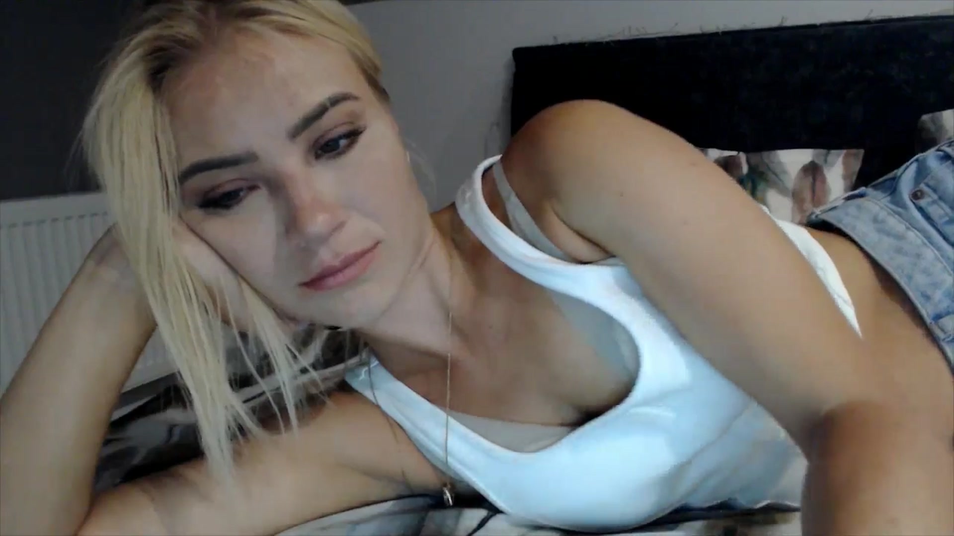 Gallery image thumbnail from fiancee's myfreecams stream on, 07/26/2025, 22:14 image 14 of 20