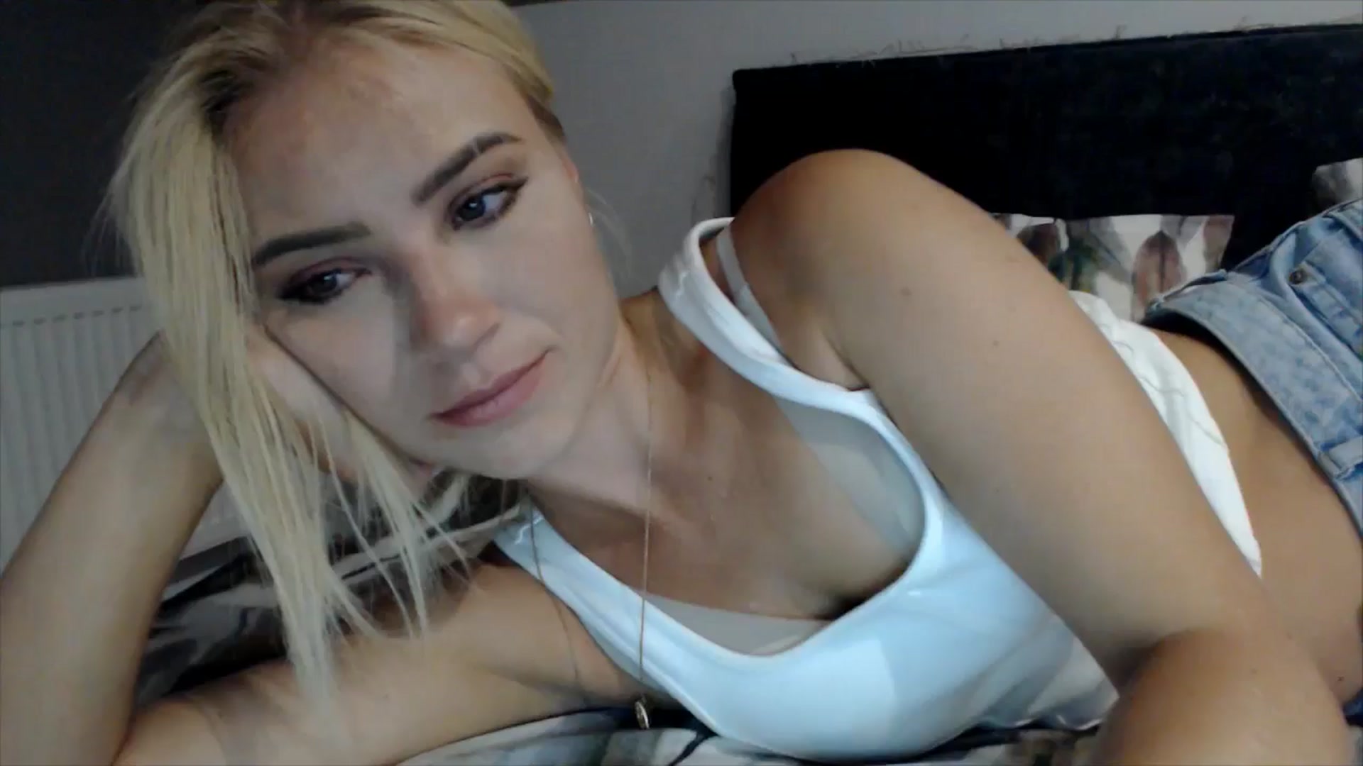 Gallery image thumbnail from fiancee's myfreecams stream on, 07/26/2025, 22:14 image 12 of 20