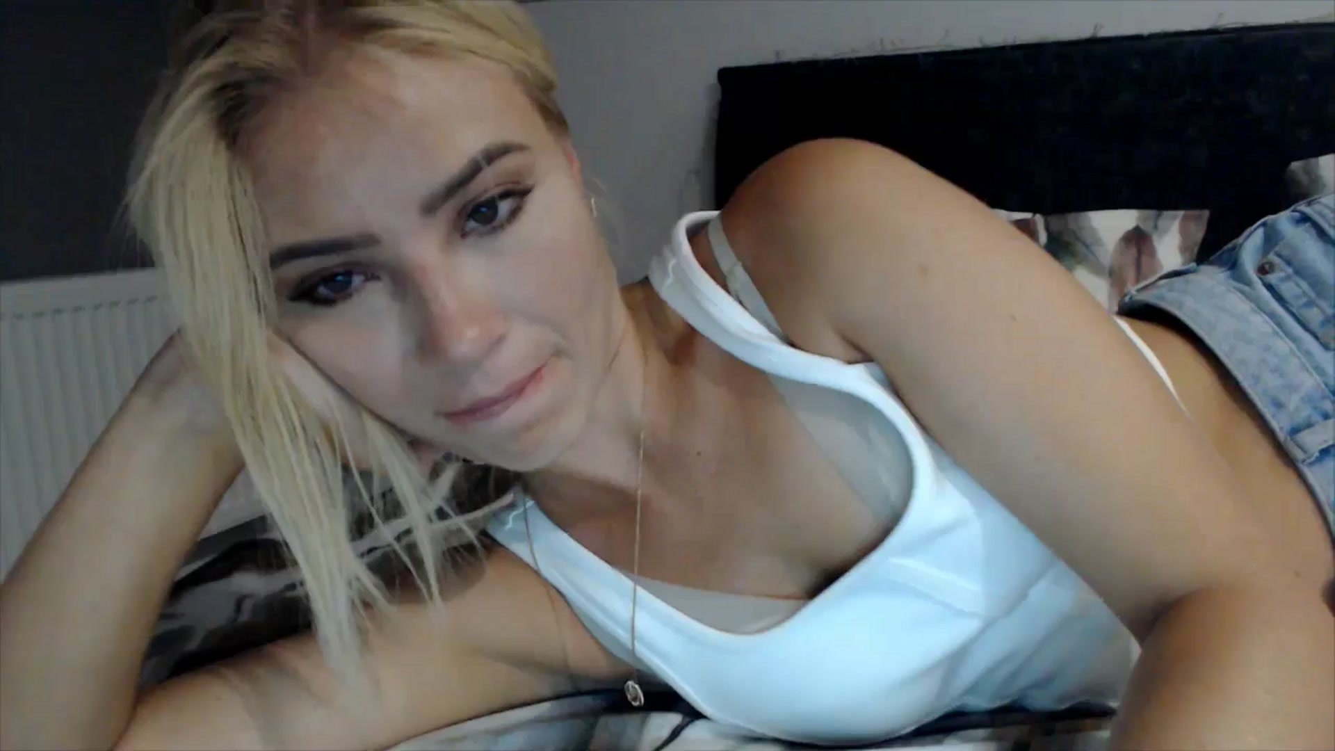 Gallery image thumbnail from fiancee's myfreecams stream on, 07/26/2025, 22:14 image 9 of 20