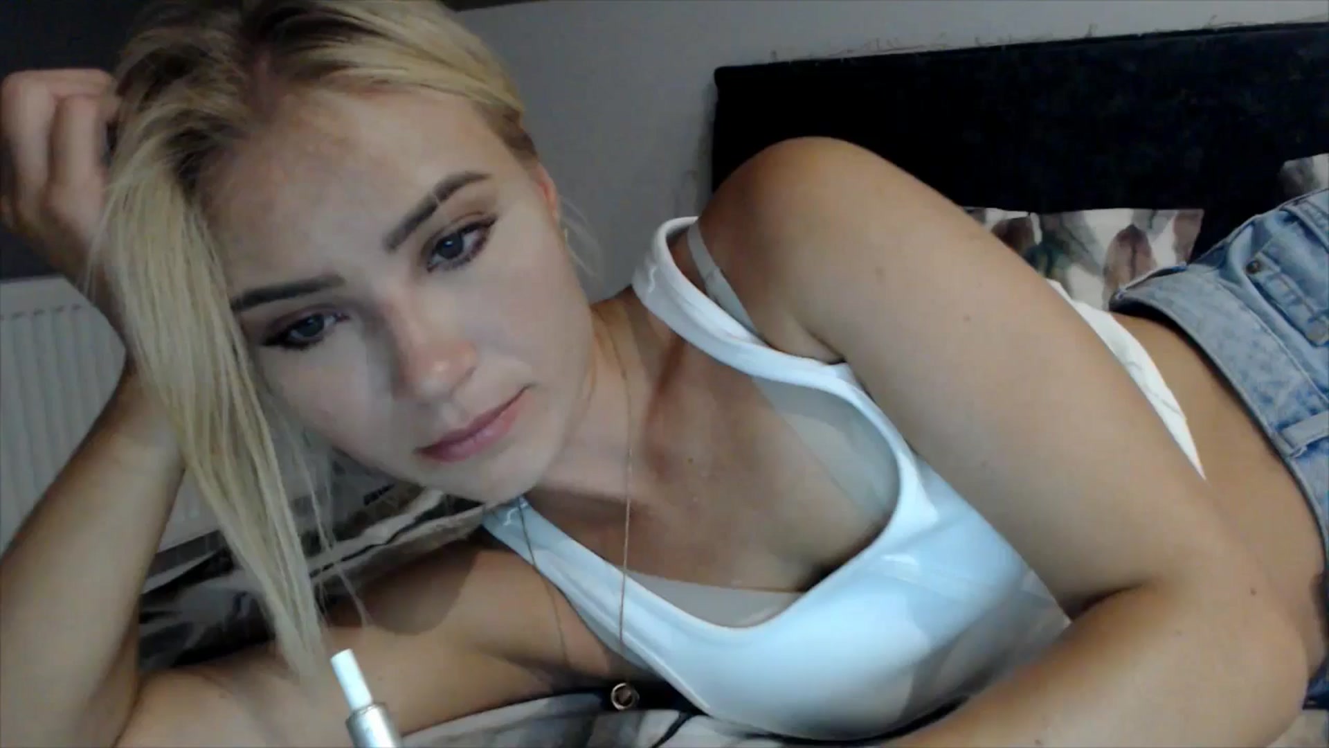 Gallery image thumbnail from fiancee's myfreecams stream on, 07/26/2025, 22:14 image 6 of 20