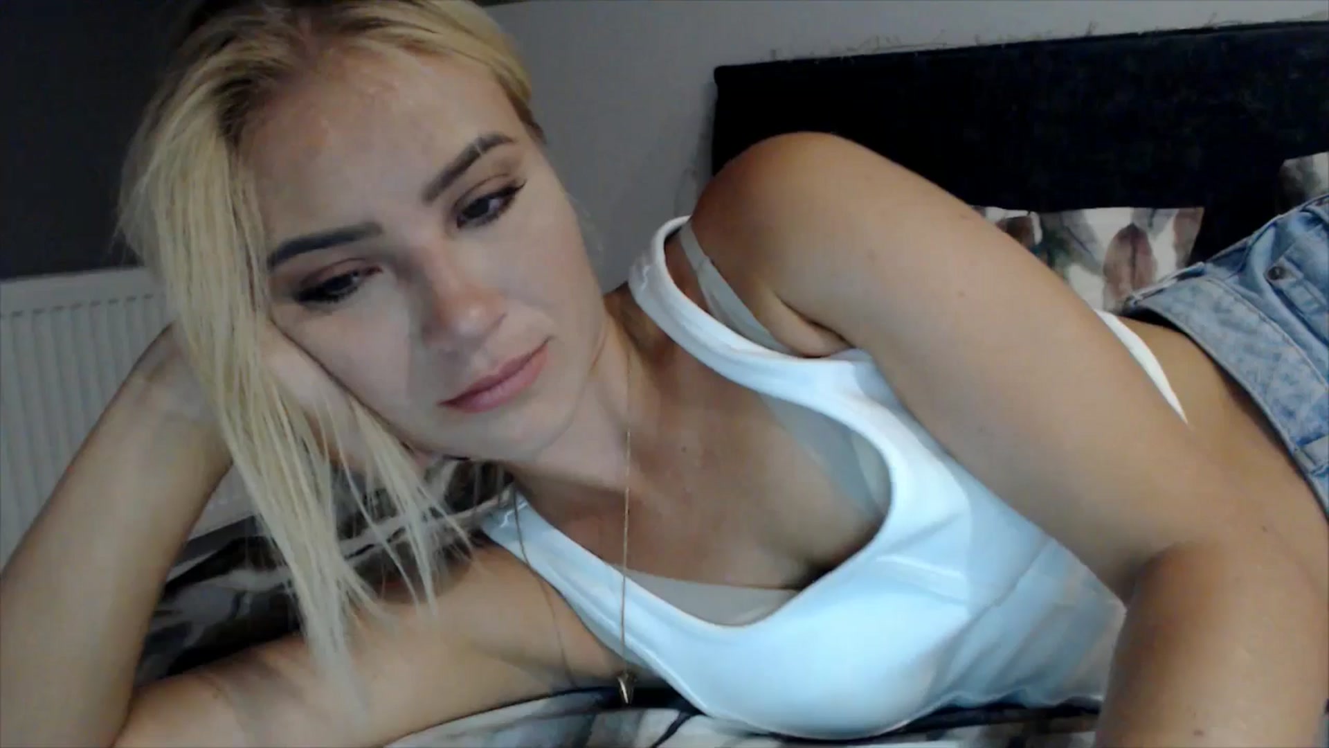 Gallery image thumbnail from fiancee's myfreecams stream on, 07/26/2025, 22:14 image 15 of 20