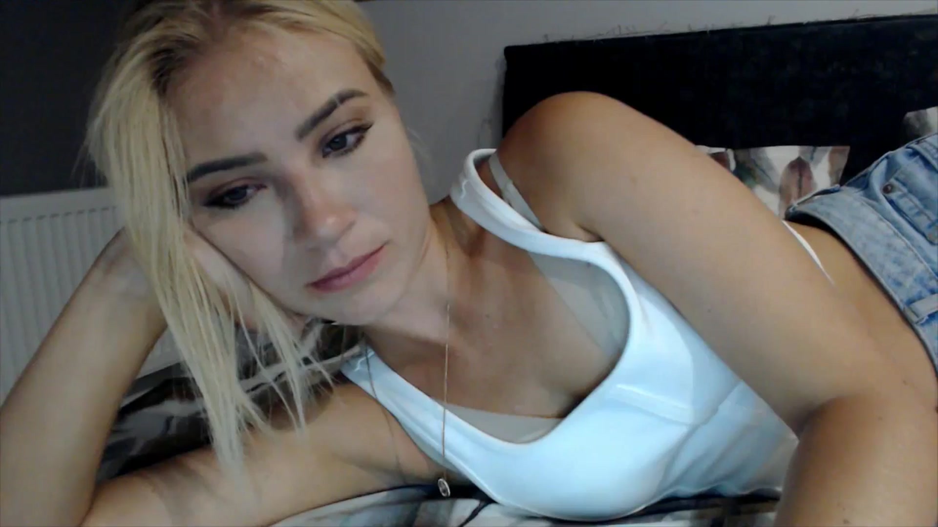 Gallery image thumbnail from fiancee's myfreecams stream on, 07/26/2025, 22:14 image 10 of 20