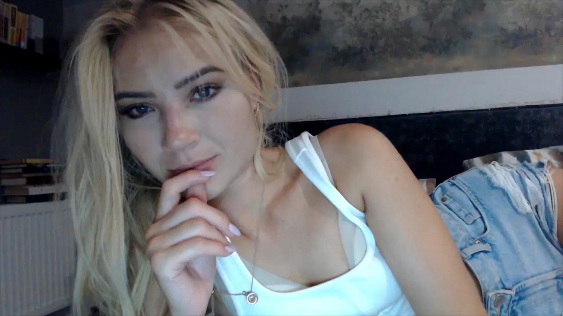 Gallery image thumbnail from fiancee's myfreecams stream on, 07/26/2025, 22:54 image 16 of 20