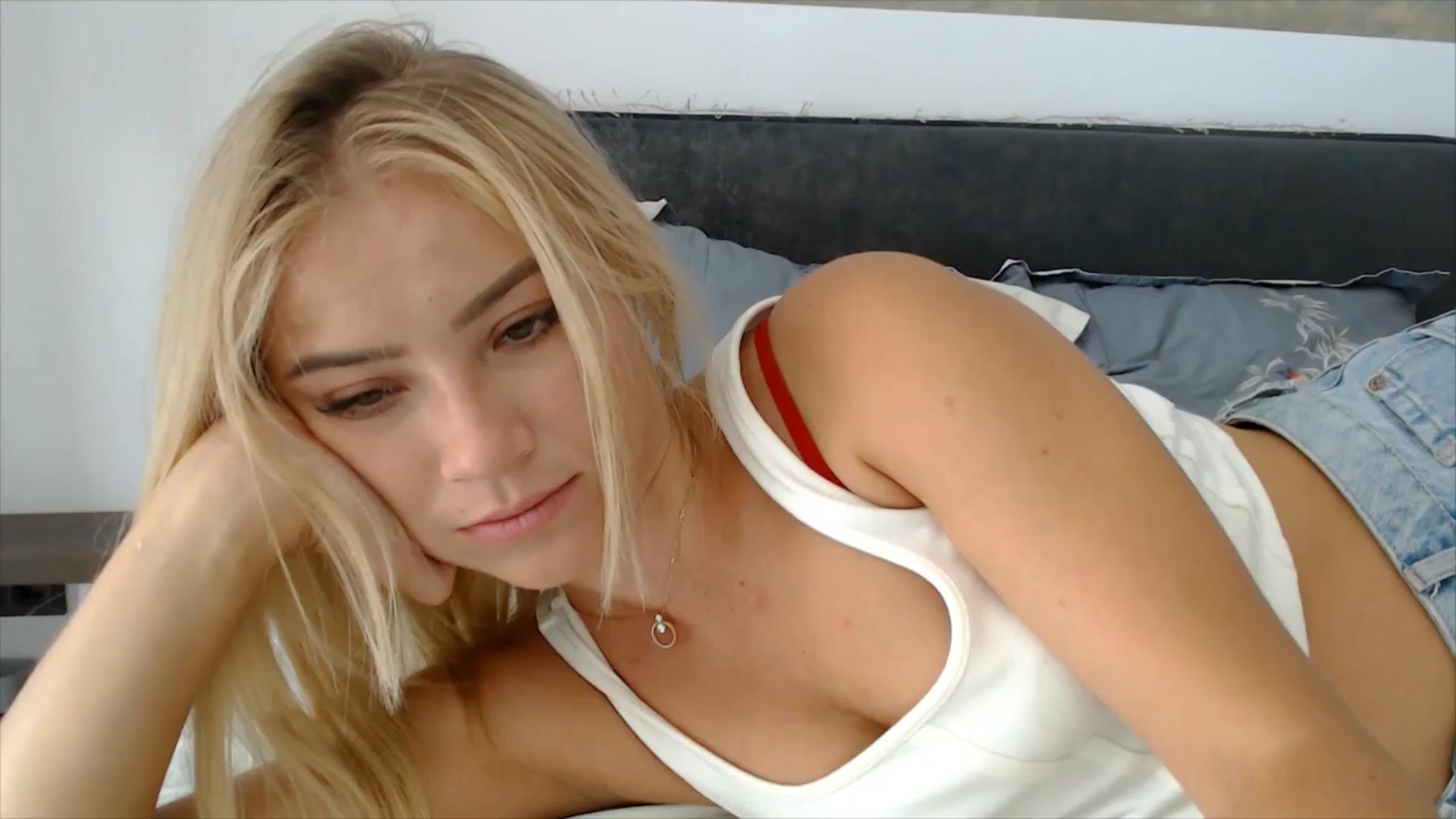 Gallery image thumbnail from fiancee's myfreecams stream on, 08/12/2025, 06:00 image 12 of 20