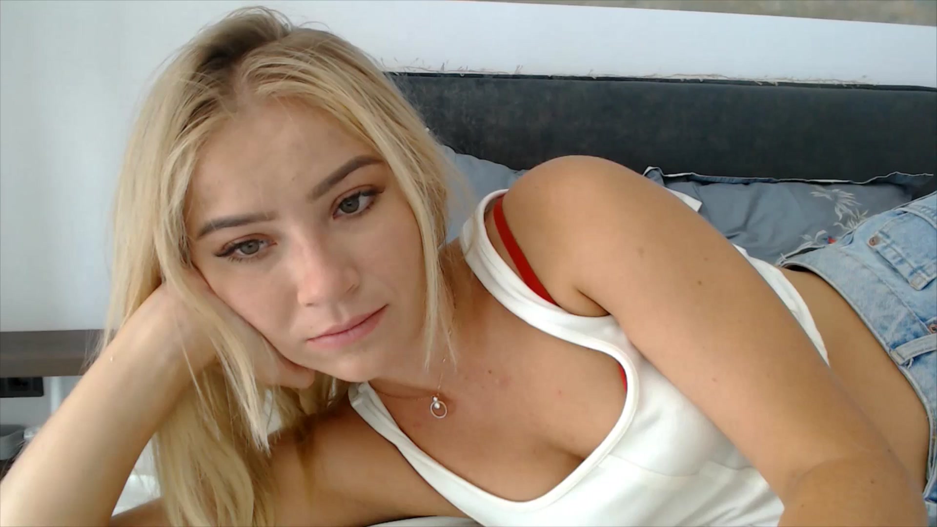 Gallery image thumbnail from fiancee's myfreecams stream on, 08/12/2025, 06:00 image 8 of 20