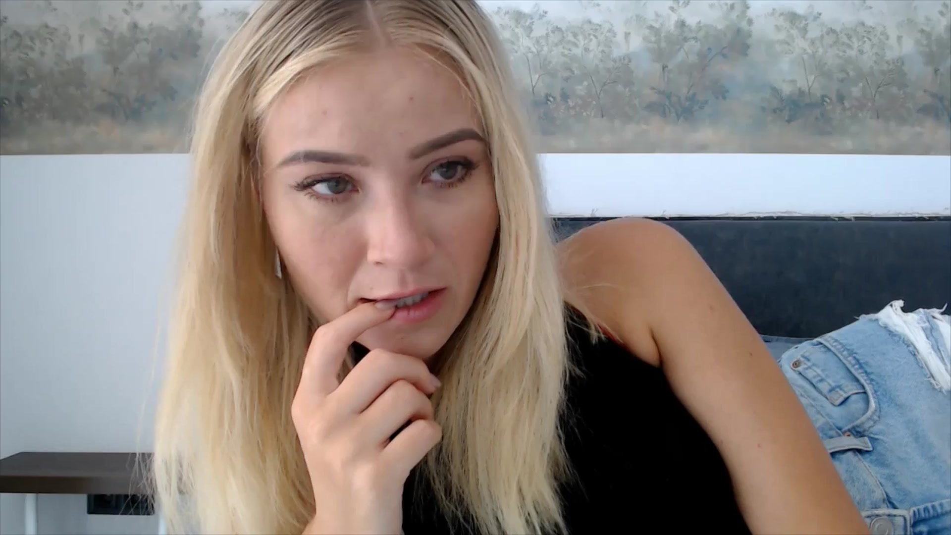 Gallery image thumbnail from fiancee's myfreecams stream on, 08/14/2025, 05:40 image 1 of 20