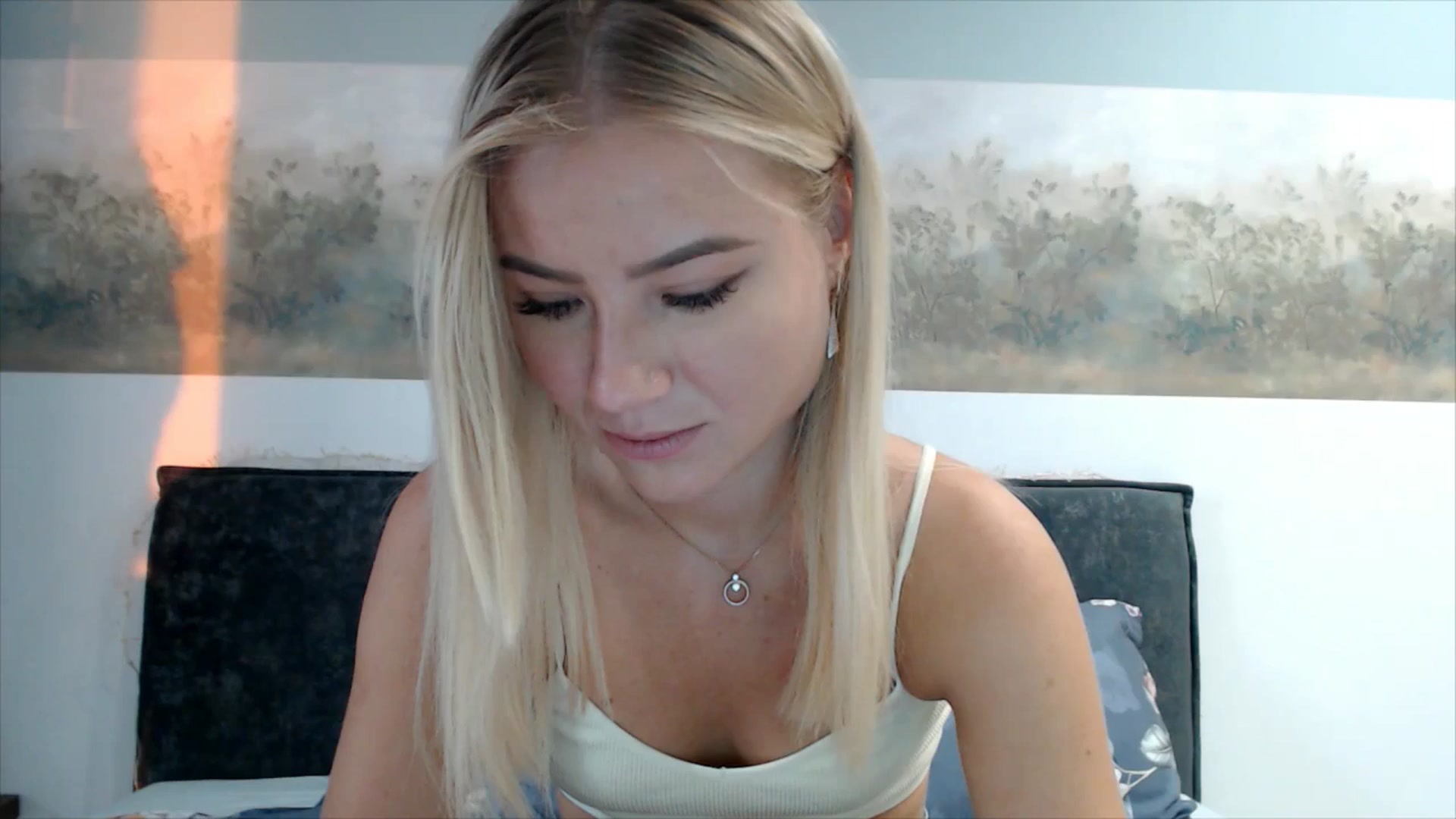 Gallery image thumbnail from fiancee's myfreecams stream on, 08/22/2025, 03:00 image 17 of 20