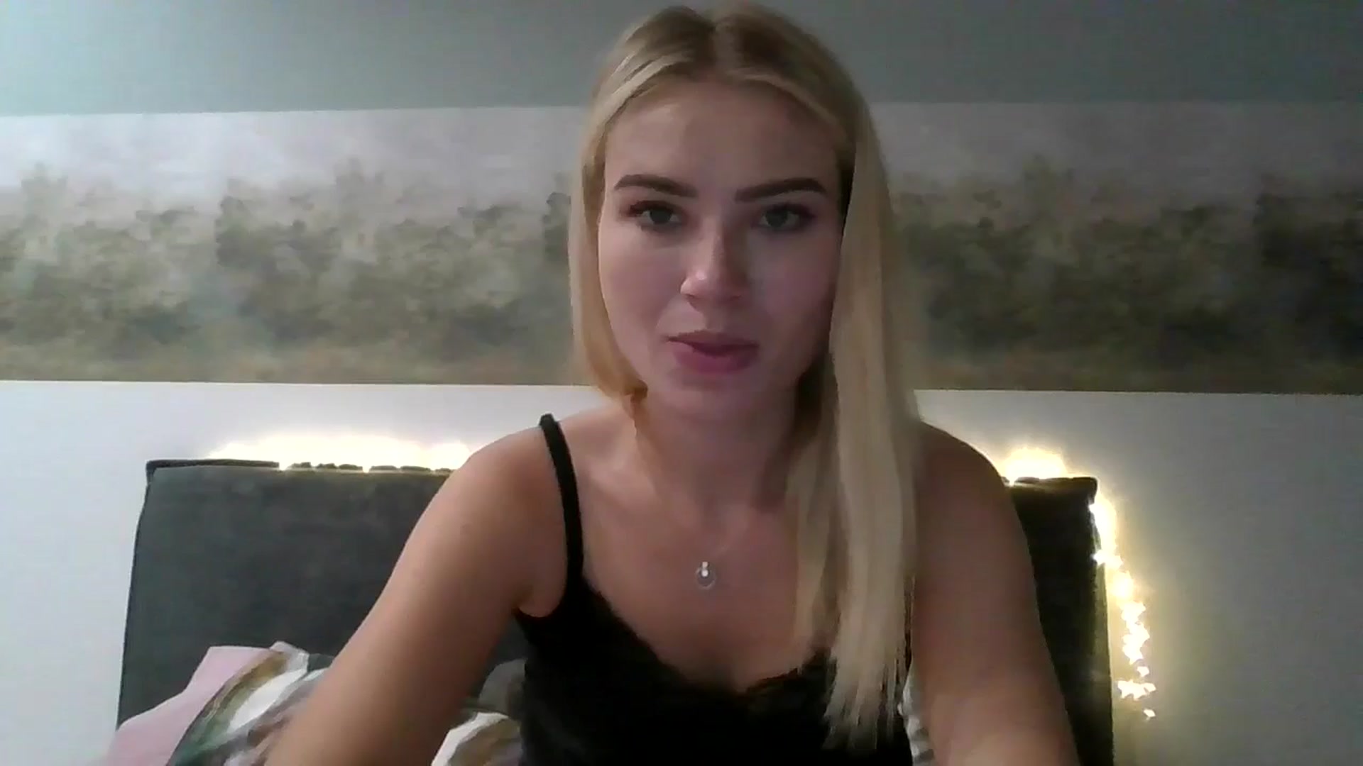 Gallery image thumbnail from fiancee's myfreecams stream on, 09/17/2025, 24:32 image 6 of 20