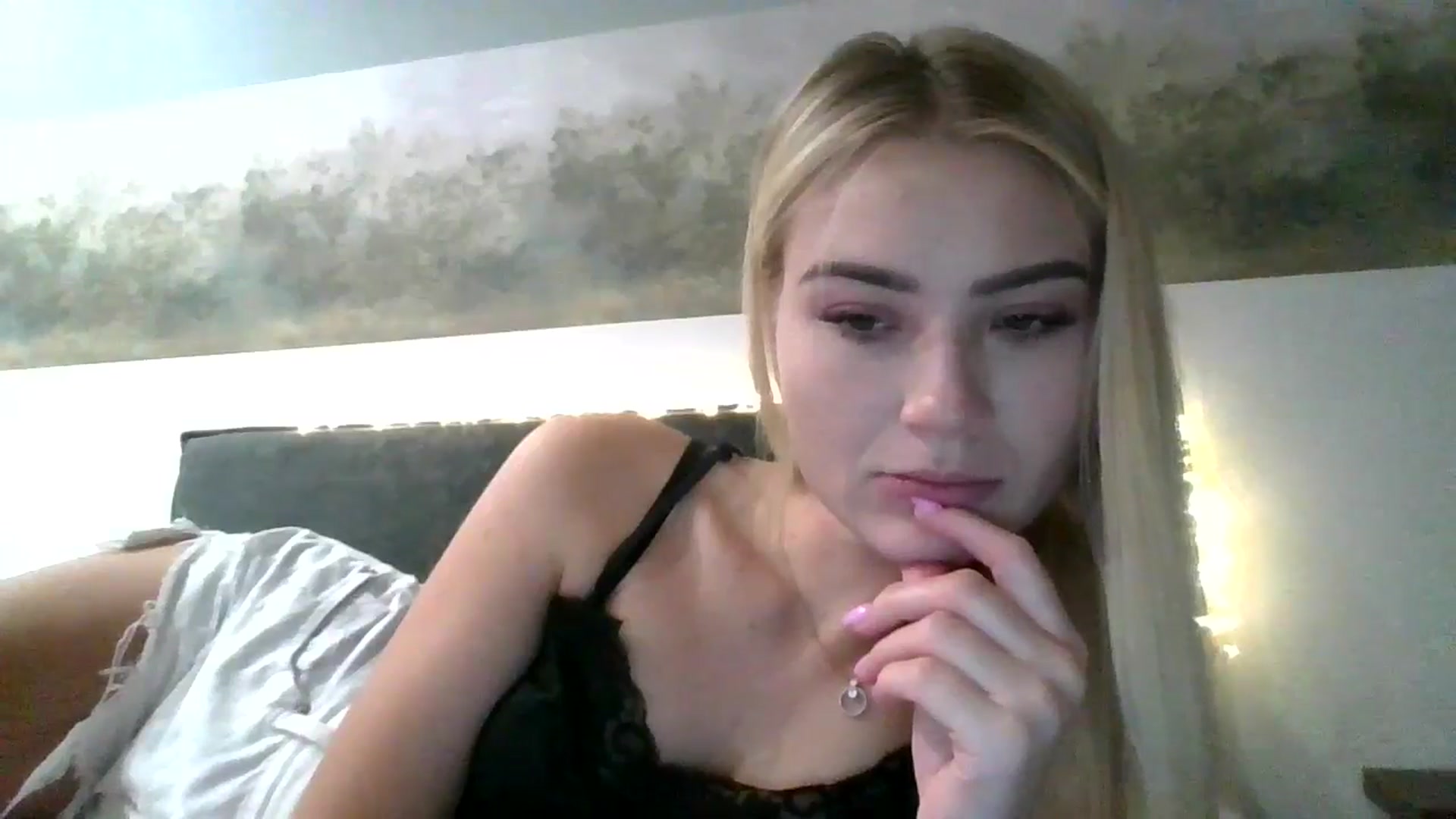 Gallery image thumbnail from fiancee's myfreecams stream on, 09/17/2025, 24:32 image 19 of 20
