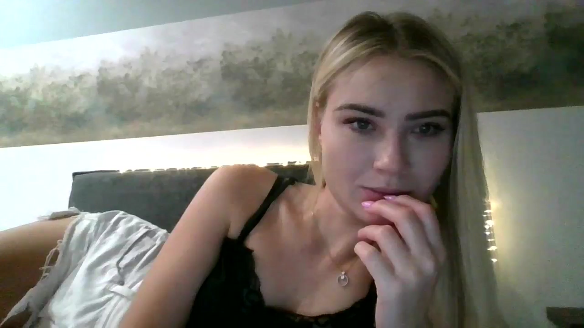 Gallery image thumbnail from fiancee's myfreecams stream on, 09/17/2025, 24:32 image 18 of 20