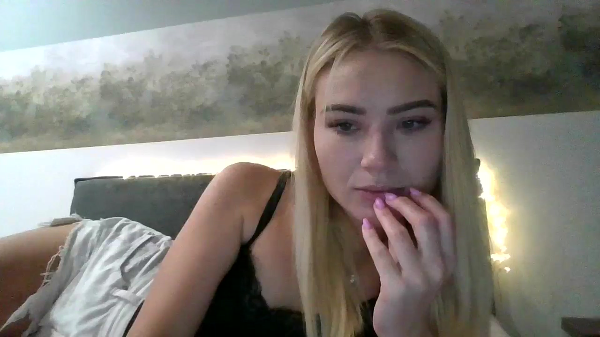 Gallery image thumbnail from fiancee's myfreecams stream on, 09/17/2025, 24:32 image 13 of 20