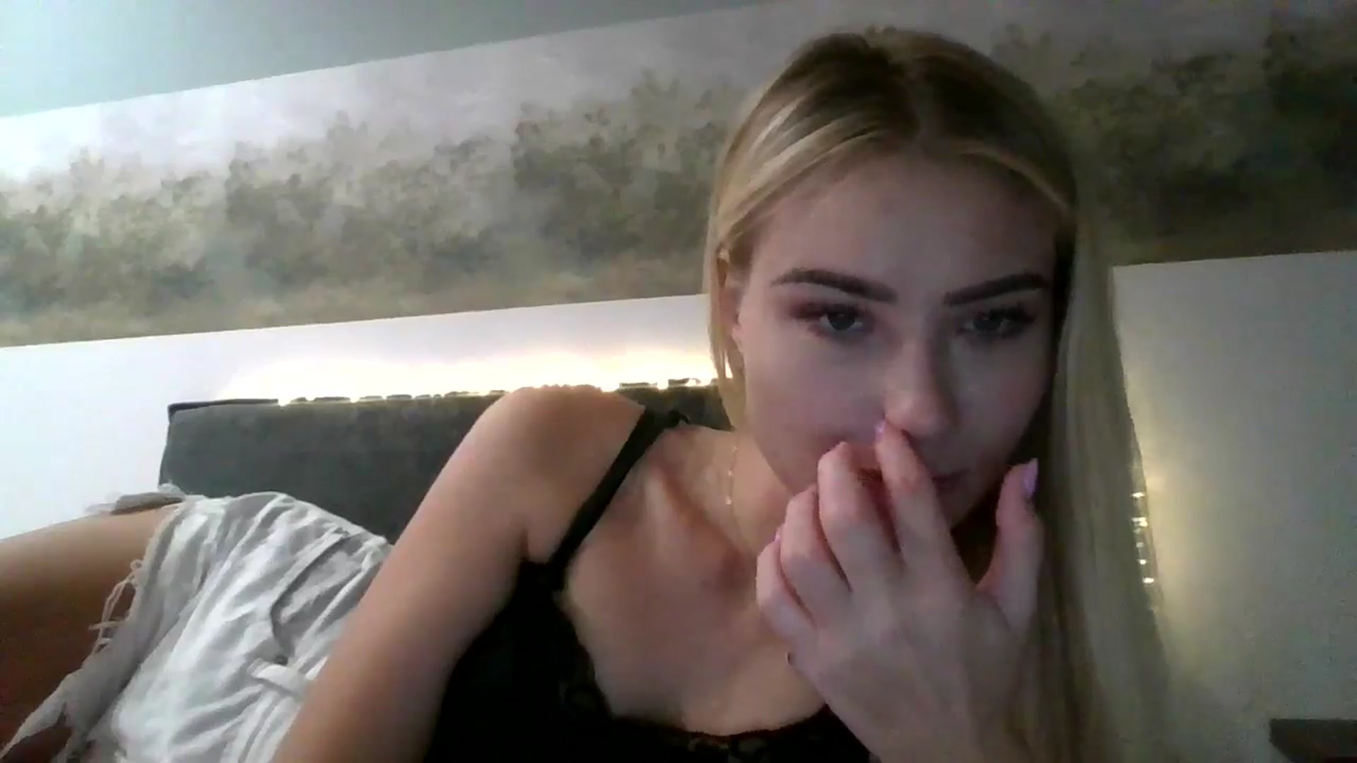 Gallery image thumbnail from fiancee's myfreecams stream on, 09/17/2025, 24:32 image 16 of 20