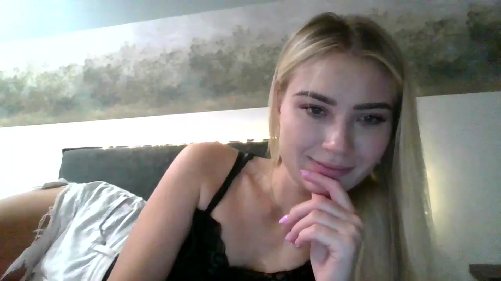 Gallery image thumbnail from fiancee's myfreecams stream on, 09/17/2025, 24:32 image 20 of 20