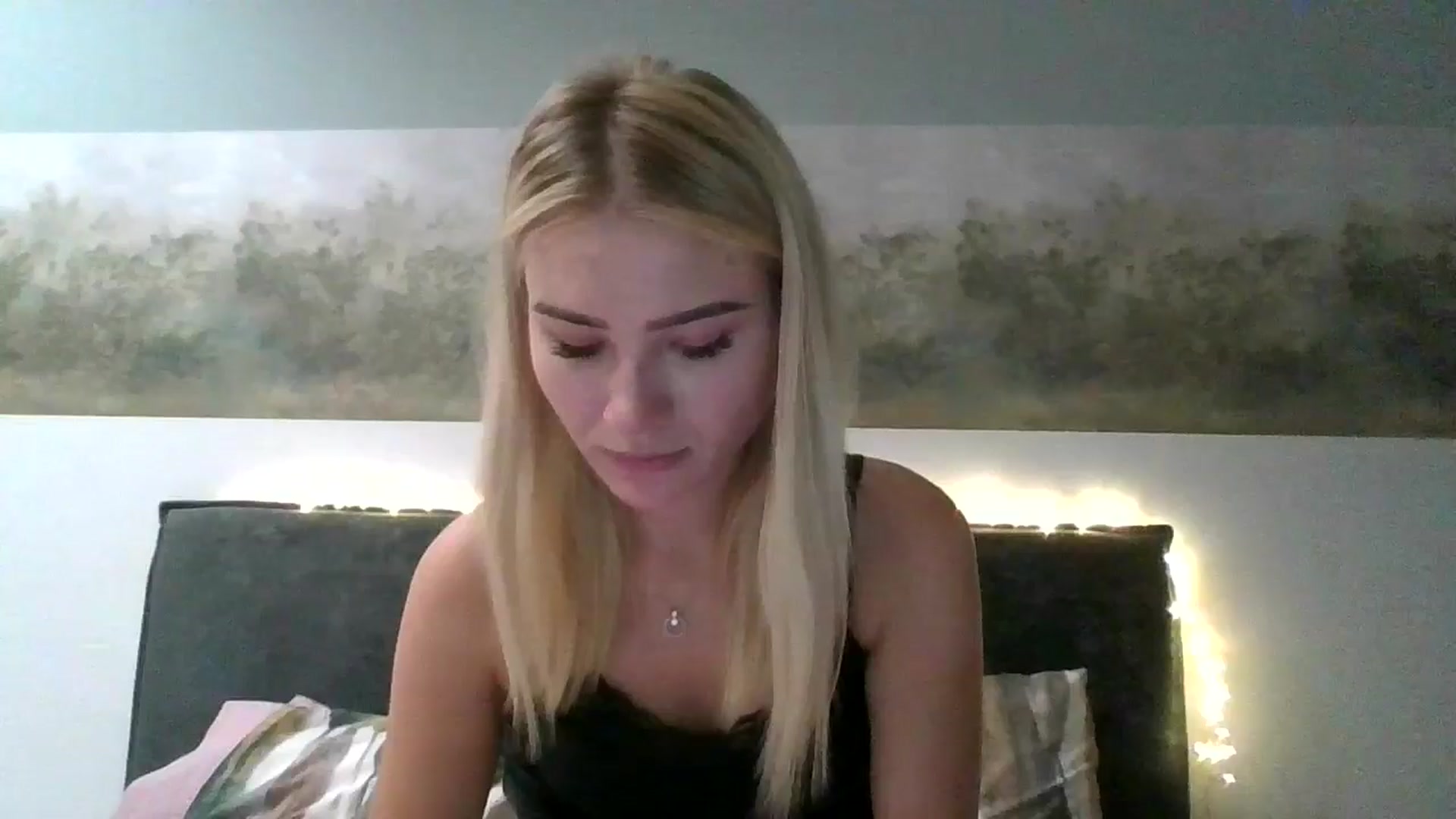 Gallery image thumbnail from fiancee's myfreecams stream on, 09/17/2025, 24:32 image 3 of 20