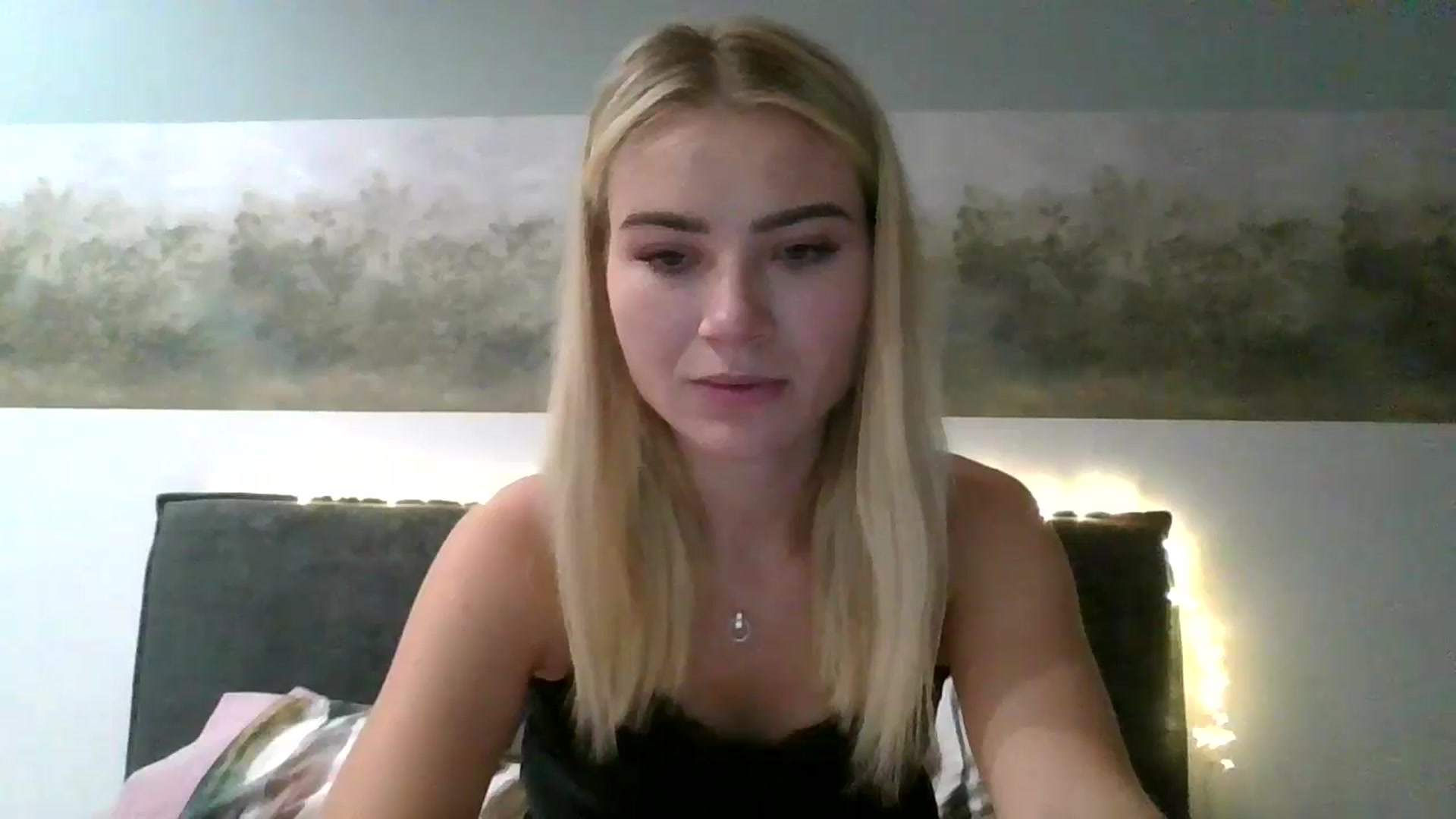 Gallery image thumbnail from fiancee's myfreecams stream on, 09/17/2025, 24:32 image 5 of 20