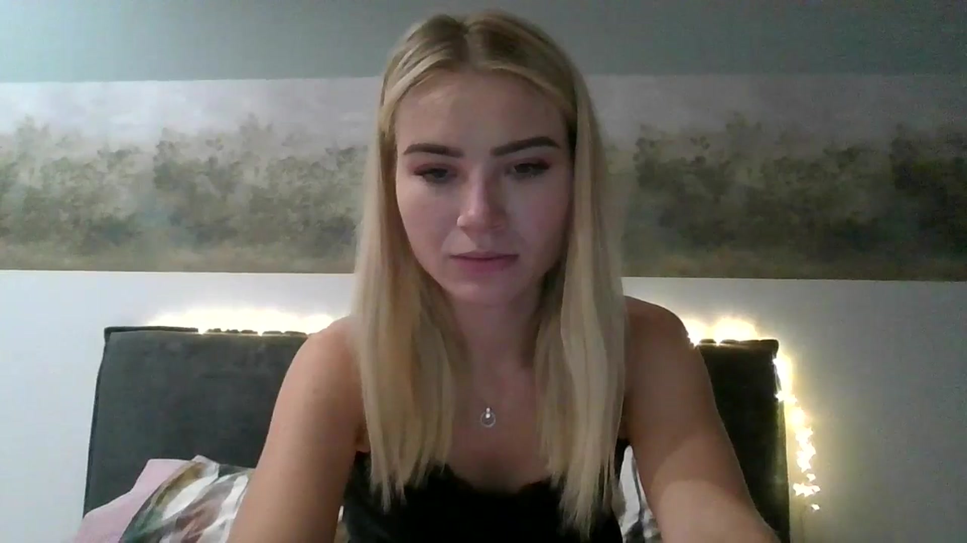 Gallery image thumbnail from fiancee's myfreecams stream on, 09/17/2025, 24:32 image 4 of 20