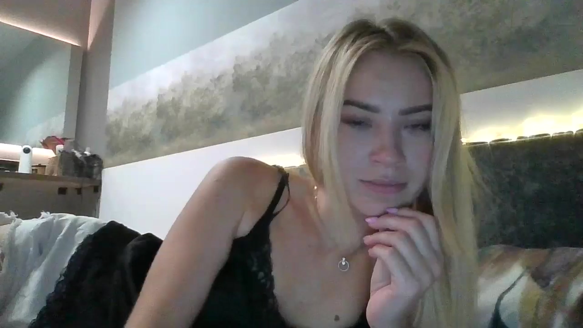 Gallery image thumbnail from fiancee's myfreecams stream on, 09/17/2025, 02:29 image 15 of 20