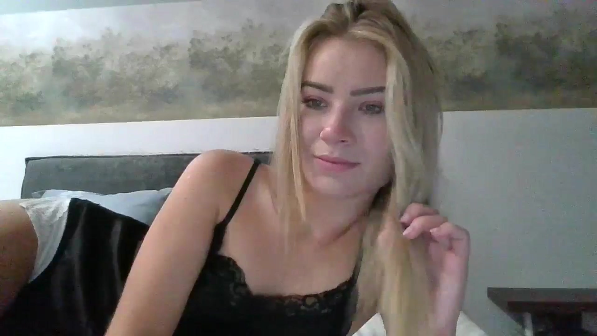 Gallery image thumbnail from fiancee's myfreecams stream on, 09/23/2025, 01:09 image 17 of 20