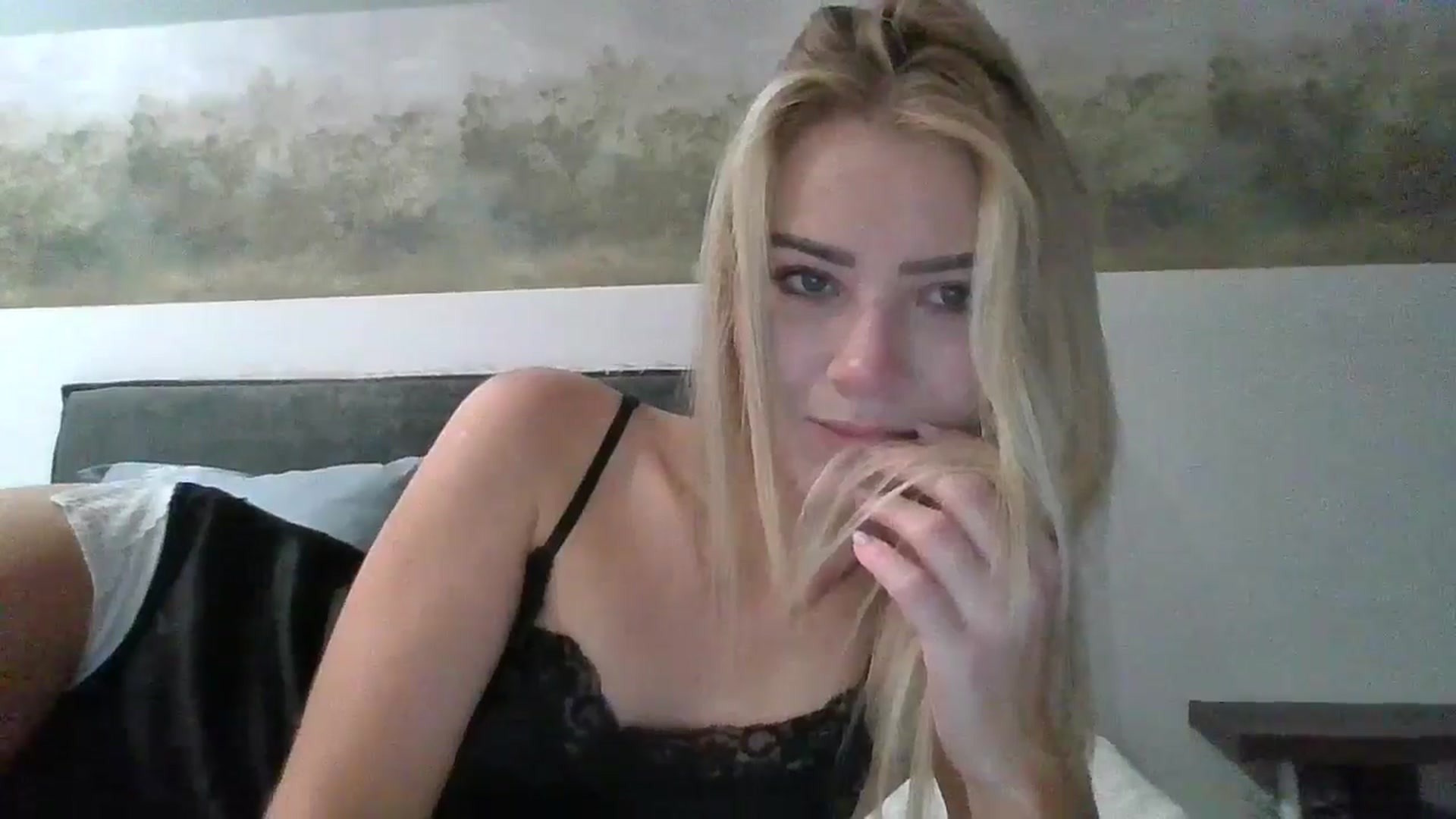Gallery image thumbnail from fiancee's myfreecams stream on, 09/23/2025, 01:09 image 19 of 20