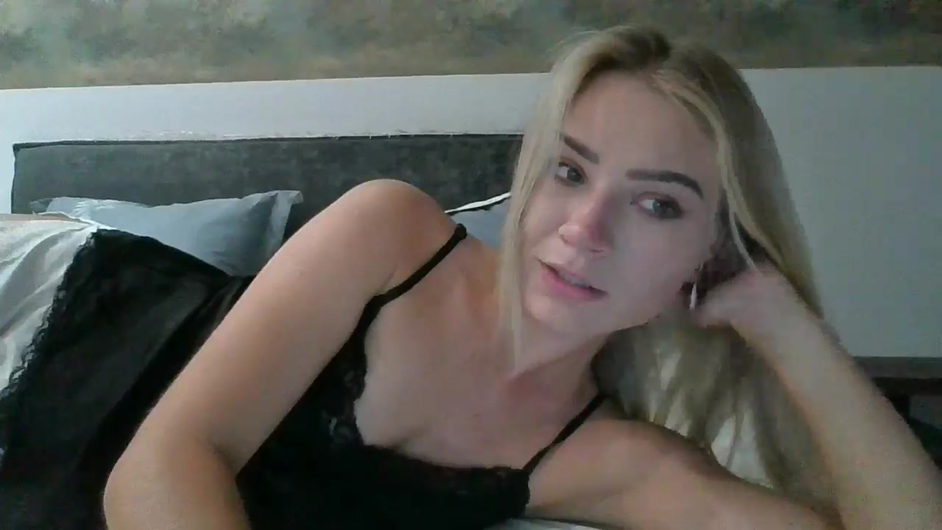 Gallery image thumbnail from fiancee's myfreecams stream on, 09/23/2025, 01:36 image 13 of 20