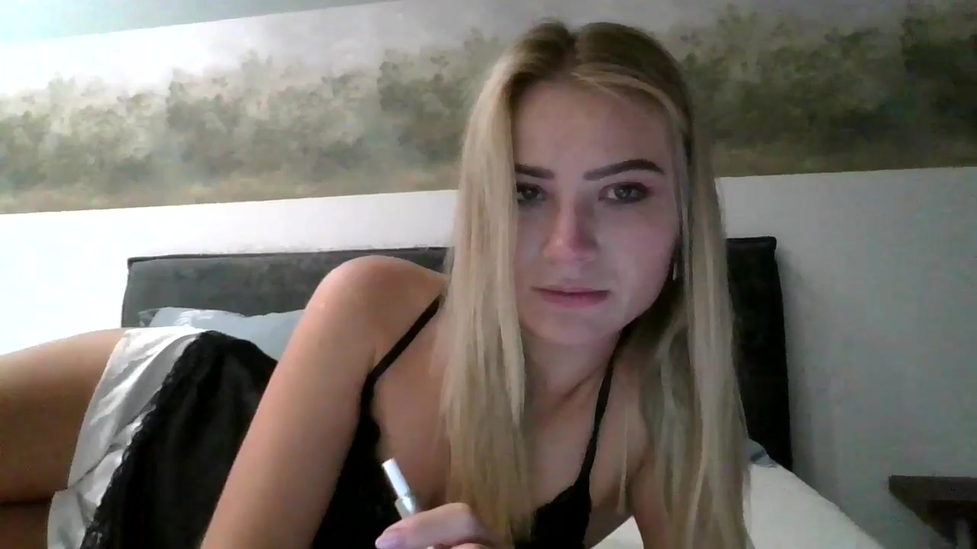 Gallery image thumbnail from fiancee's myfreecams stream on, 09/23/2025, 01:36 image 8 of 20