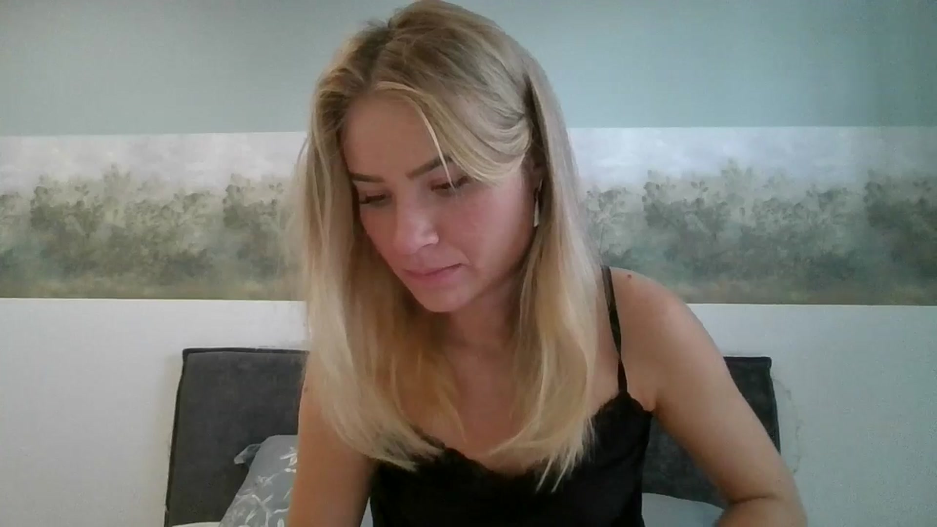 Gallery image thumbnail from fiancee's myfreecams stream on, 09/24/2025, 05:57 image 3 of 20