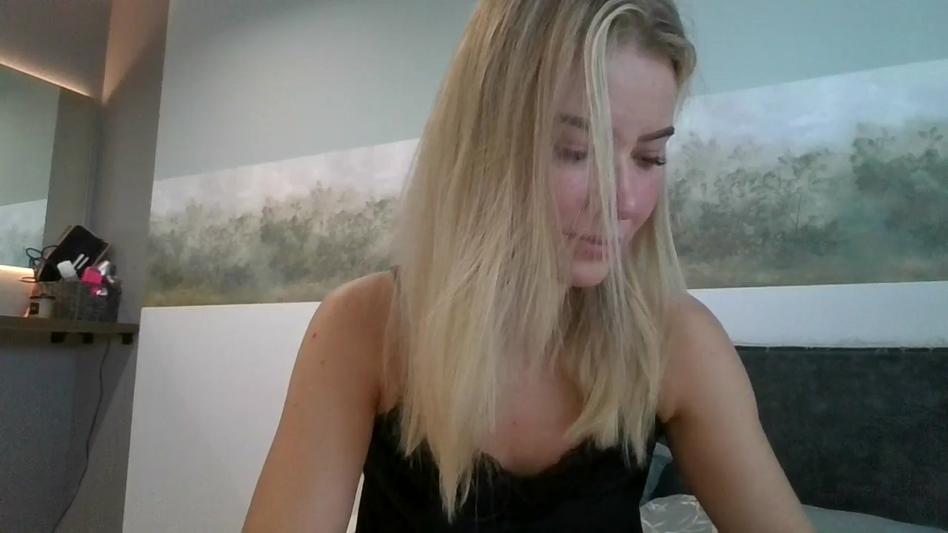 Gallery image thumbnail from fiancee's myfreecams stream on, 09/24/2025, 05:57 image 10 of 20