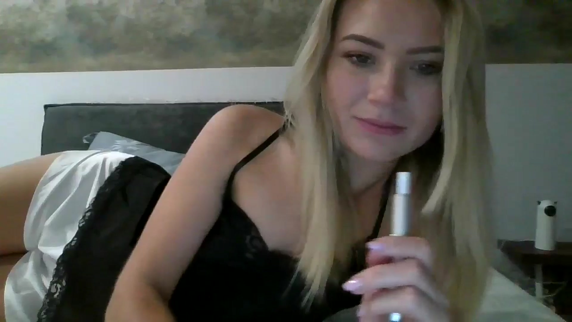 Gallery image thumbnail from fiancee's myfreecams stream on, 09/25/2025, 01:31 image 17 of 20