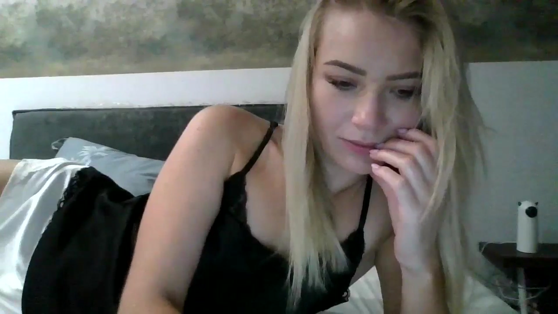 Gallery image thumbnail from fiancee's myfreecams stream on, 09/25/2025, 01:31 image 4 of 20