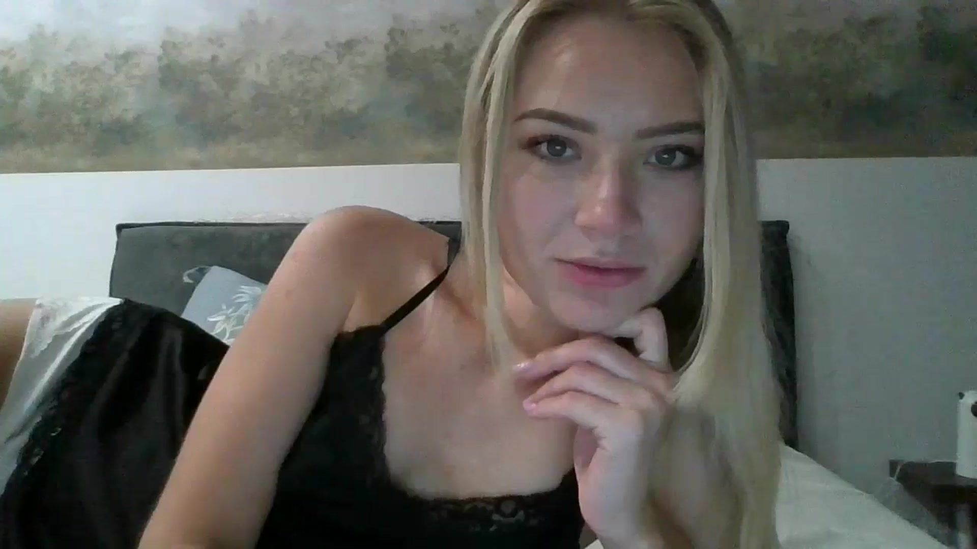 Gallery image thumbnail from fiancee's myfreecams stream on, 09/25/2025, 03:24 image 15 of 20