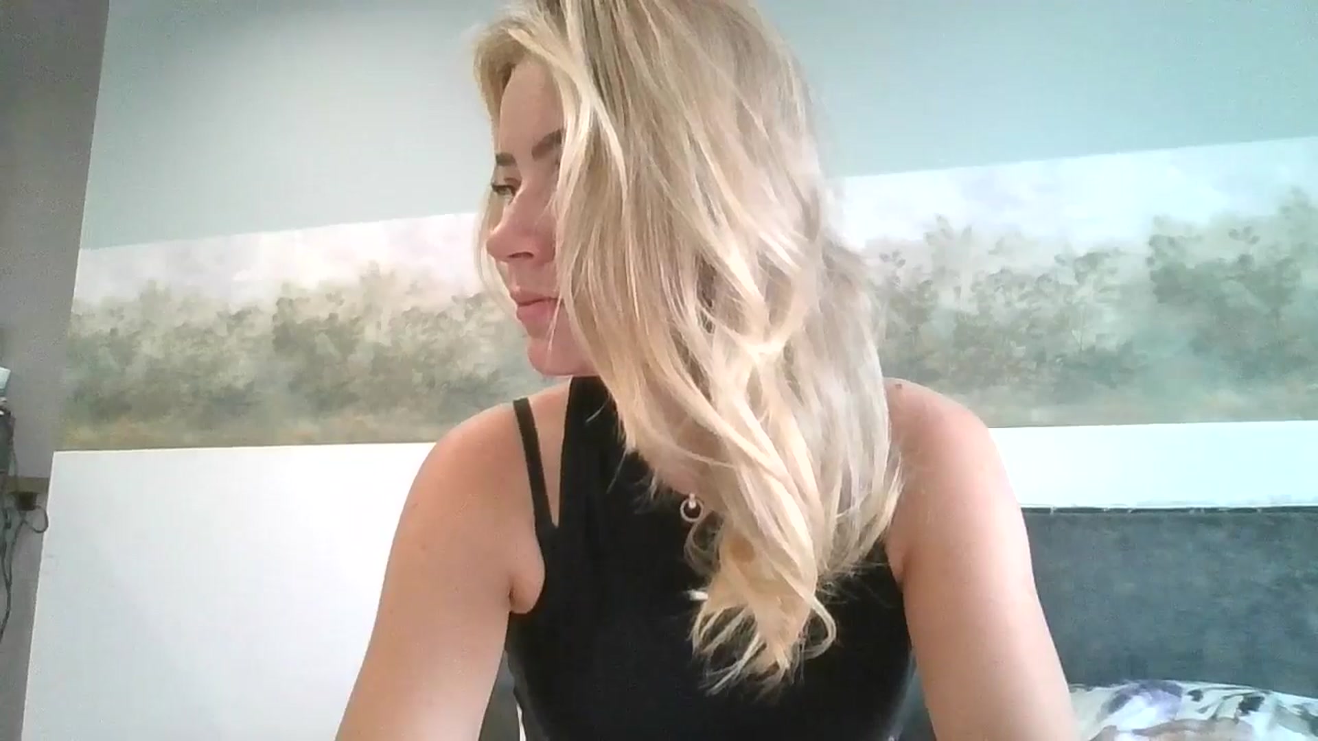 Gallery image thumbnail from fiancee's myfreecams stream on, 09/28/2025, 05:03 image 8 of 20