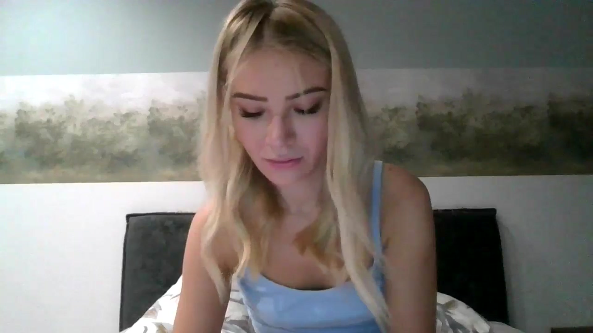 Gallery image thumbnail from fiancee's myfreecams stream on, 10/06/2025, 03:57 image 2 of 20