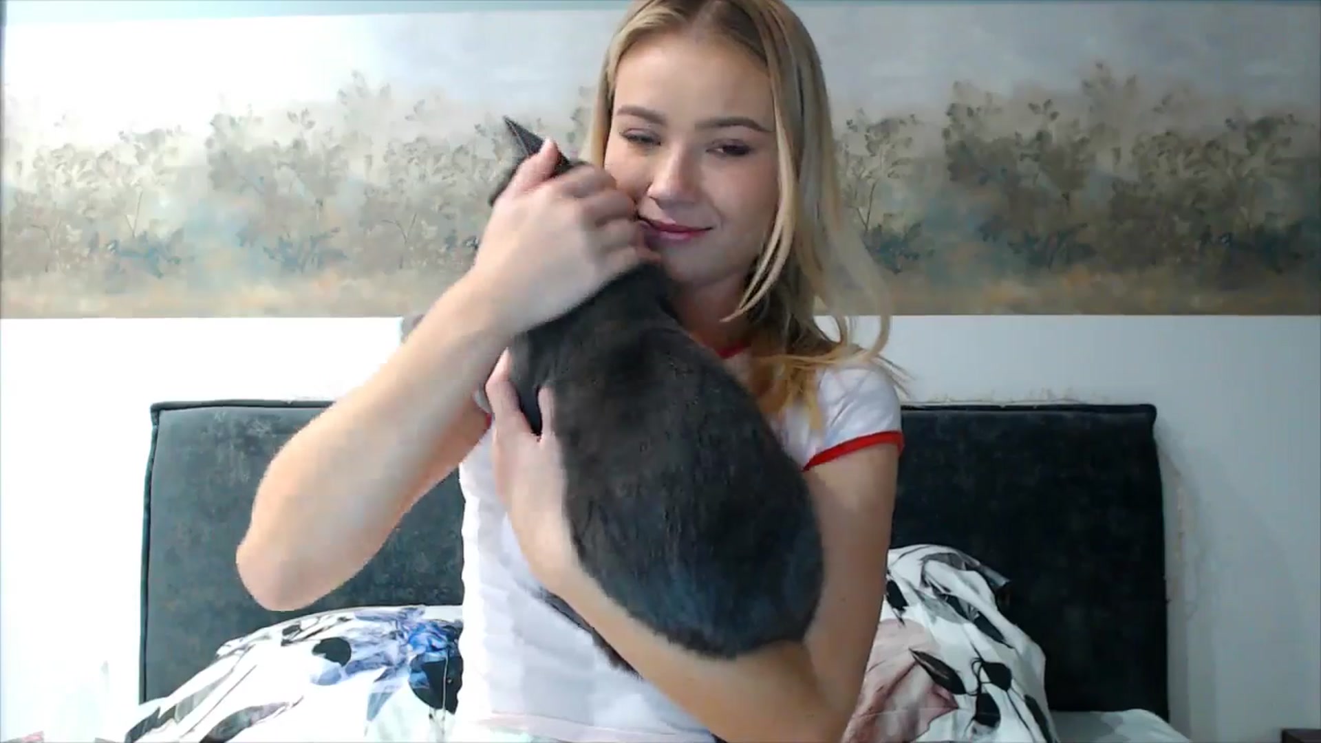 Gallery image thumbnail from fiancee's myfreecams stream on, 10/27/2025, 24:33 image 17 of 20