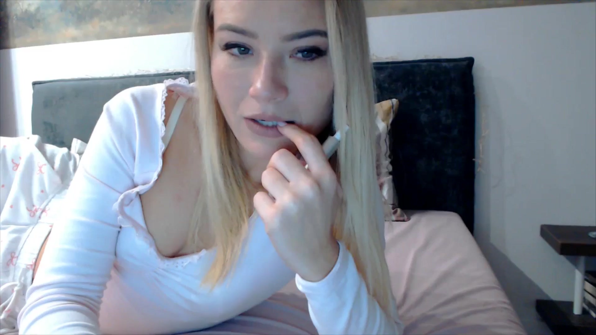 Gallery image thumbnail from fiancee's myfreecams stream on, 10/30/2025, 02:08 image 11 of 20