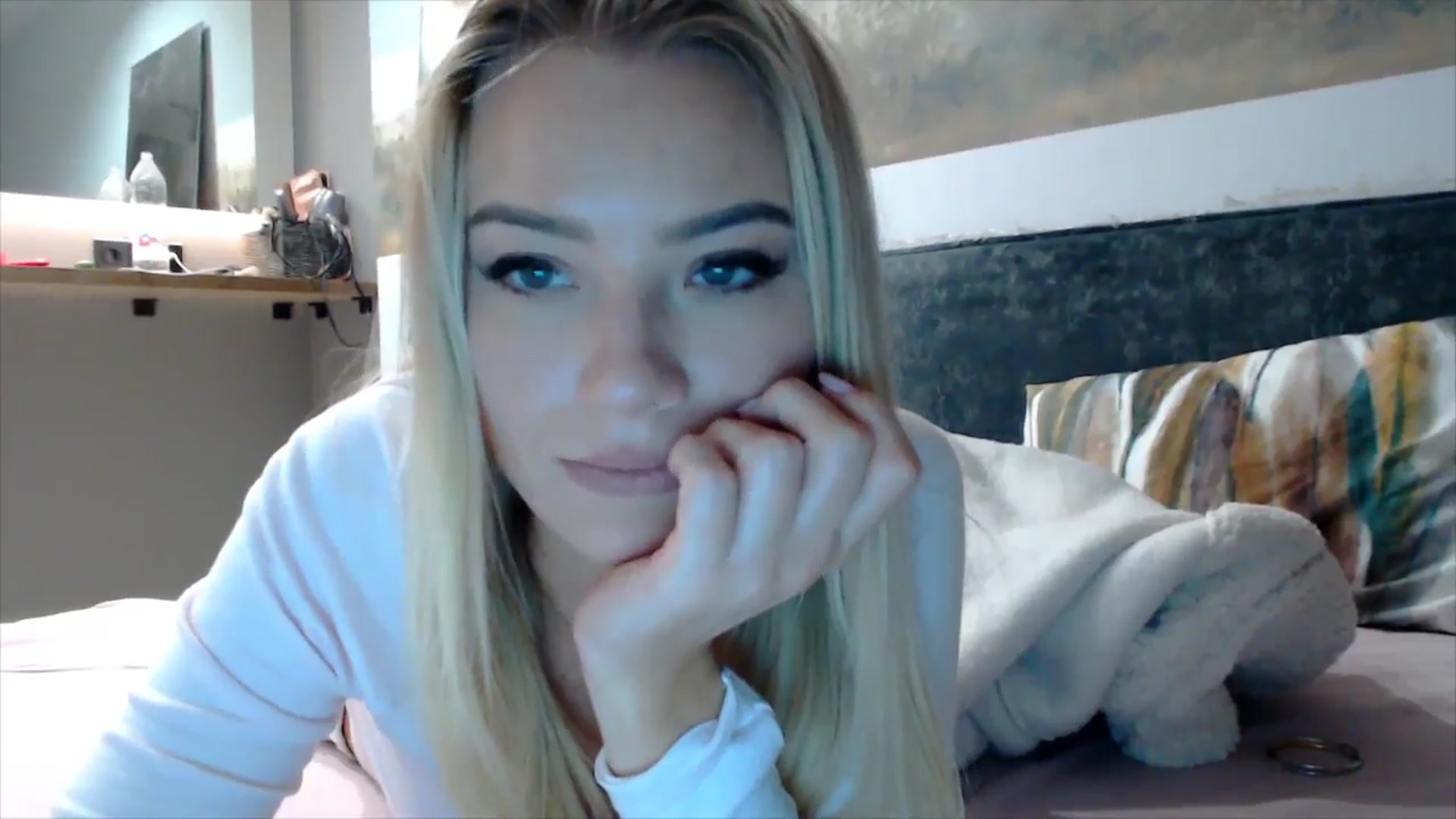 Gallery image thumbnail from fiancee's myfreecams stream on, 10/30/2025, 03:26 image 3 of 20