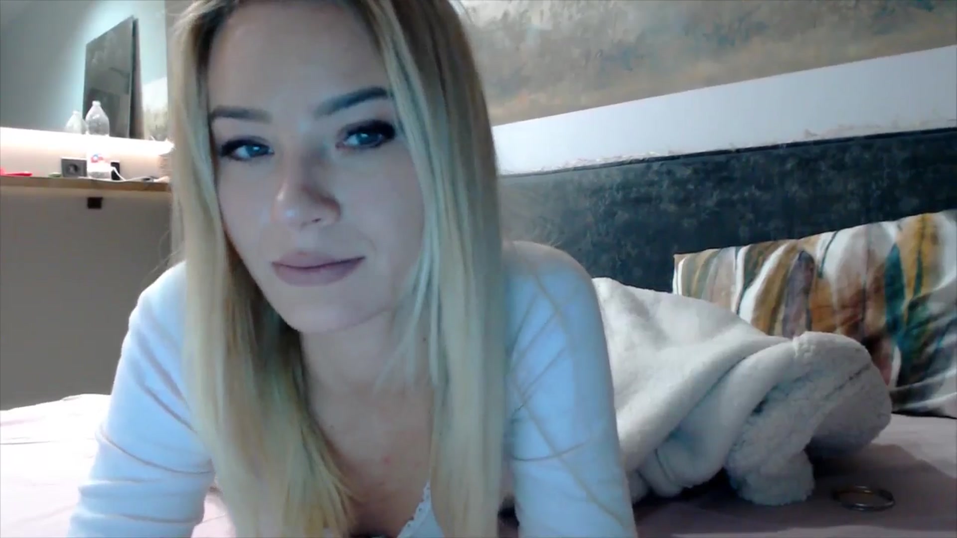 Gallery image thumbnail from fiancee's myfreecams stream on, 10/30/2025, 03:26 image 6 of 20