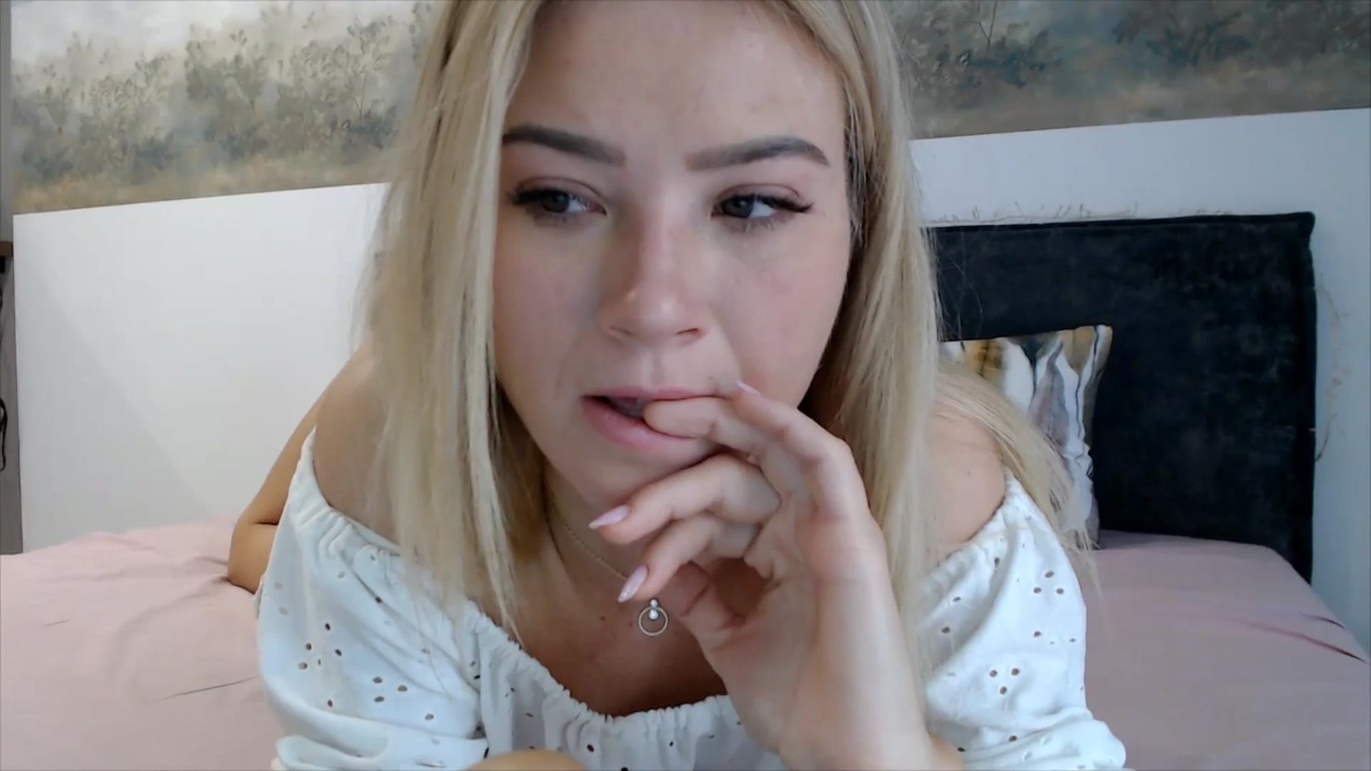 Gallery image thumbnail from fiancee's myfreecams stream on, 11/01/2025, 07:08 image 4 of 20