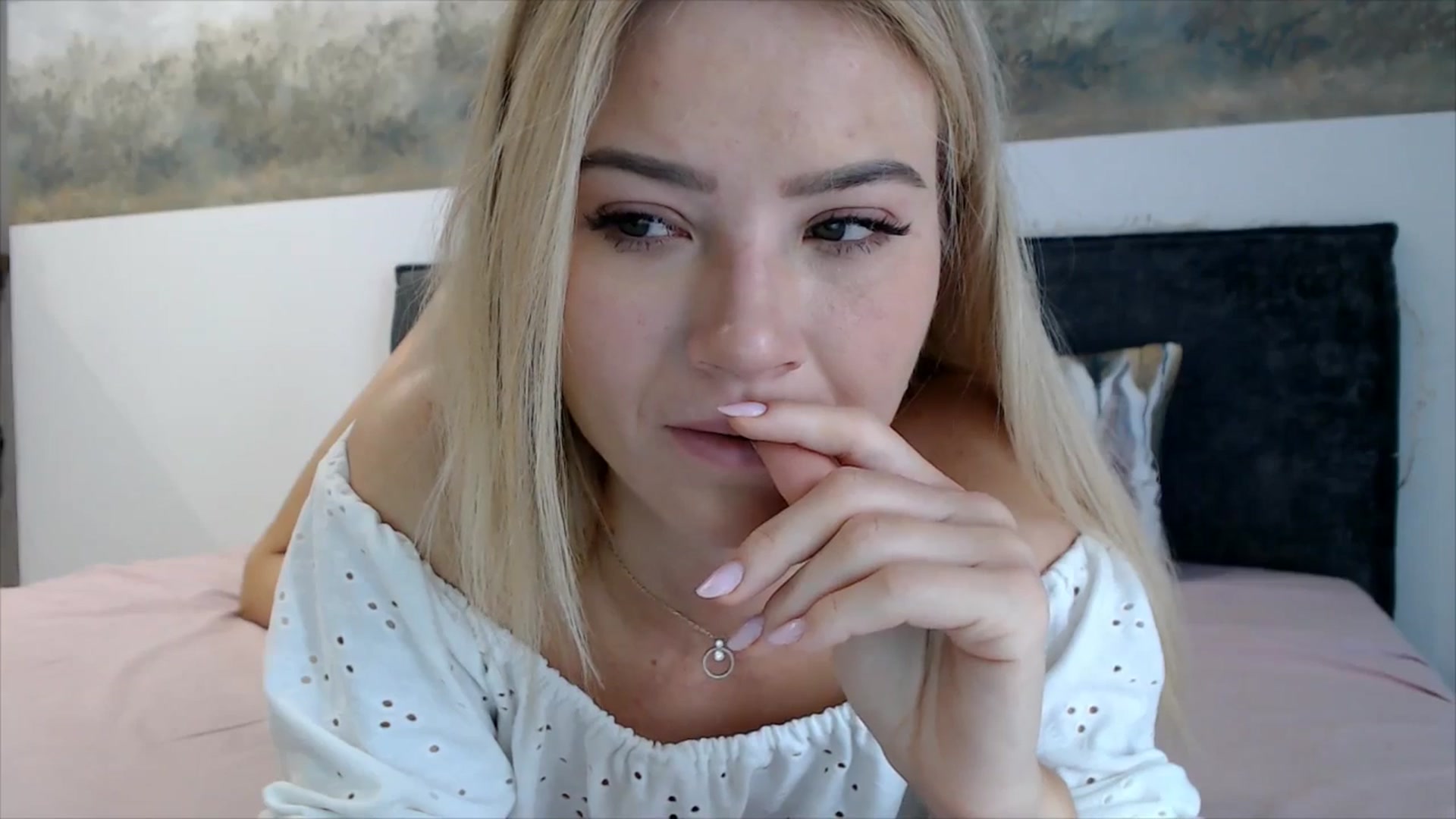Gallery image thumbnail from fiancee's myfreecams stream on, 11/01/2025, 07:08 image 2 of 20