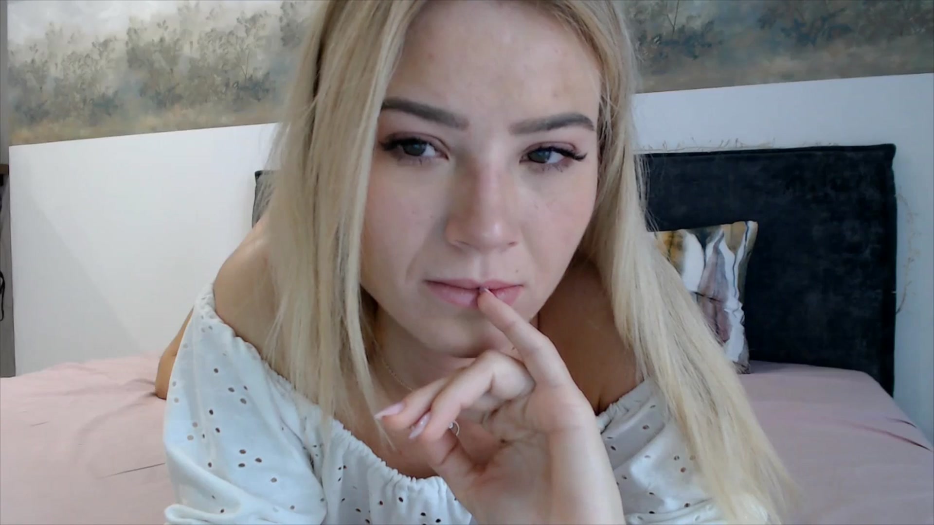 Gallery image thumbnail from fiancee's myfreecams stream on, 11/01/2025, 07:08 image 3 of 20