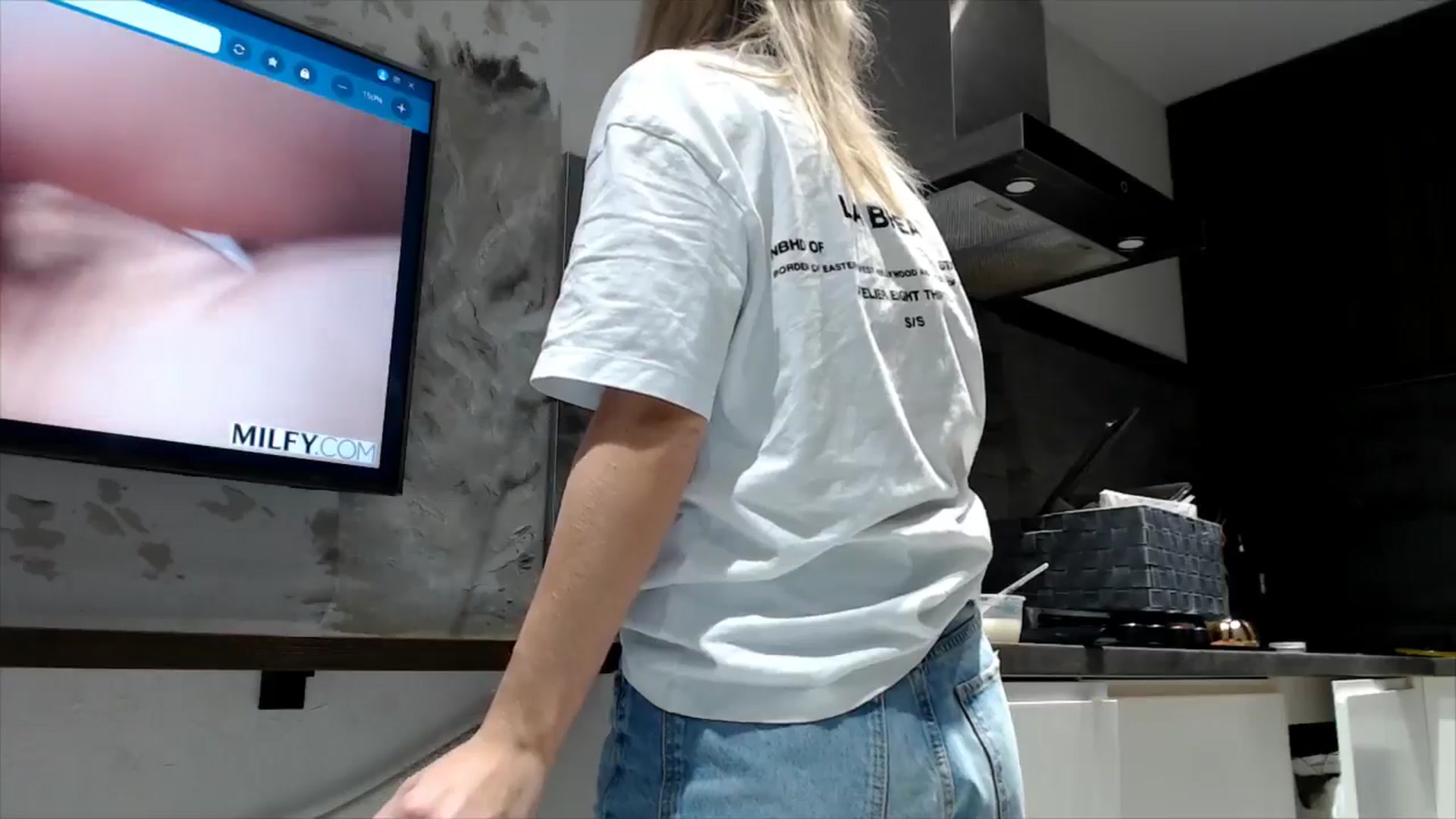 Gallery image thumbnail from fiancee's myfreecams stream on, 11/05/2025, 15:36 image 8 of 20