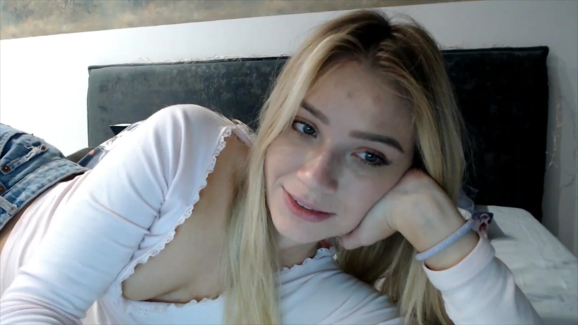 Gallery image thumbnail from fiancee's myfreecams stream on, 11/27/2025, 03:31 image 19 of 20