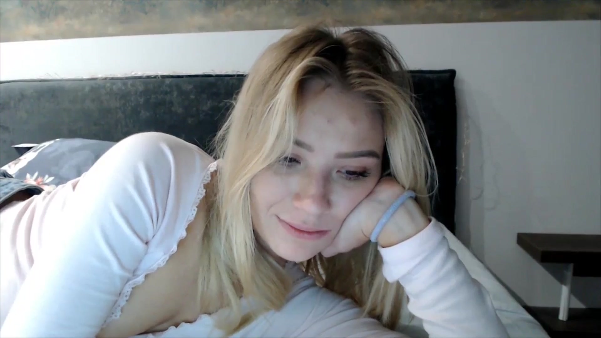 Gallery image thumbnail from fiancee's myfreecams stream on, 11/27/2025, 03:31 image 15 of 20