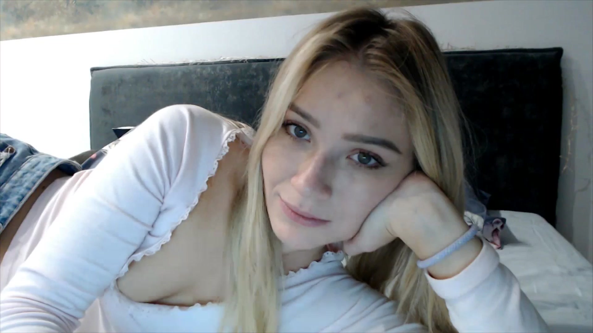 Gallery image thumbnail from fiancee's myfreecams stream on, 11/27/2025, 03:31 image 18 of 20