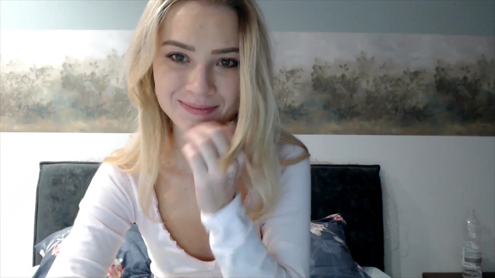 Gallery image thumbnail from fiancee's myfreecams stream on, 12/01/2025, 05:55 image 10 of 20