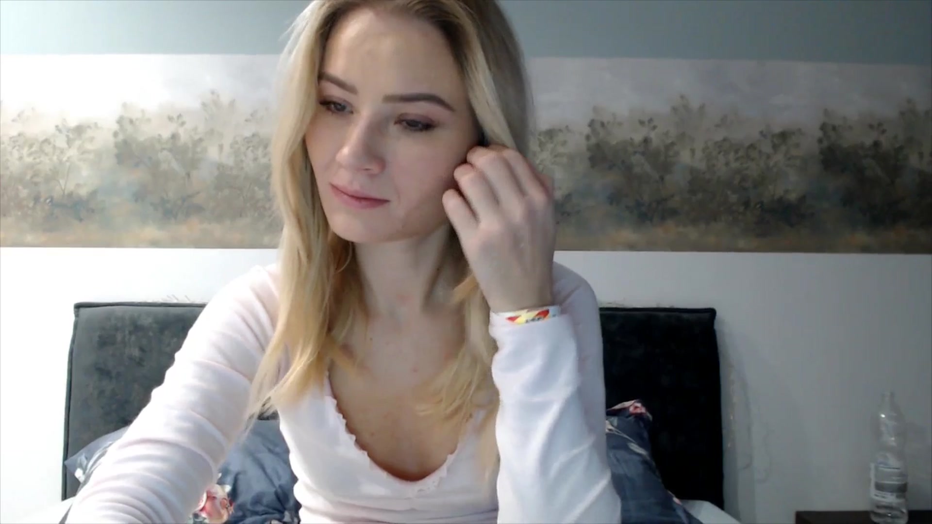 Gallery image thumbnail from fiancee's myfreecams stream on, 12/01/2025, 05:55 image 16 of 20
