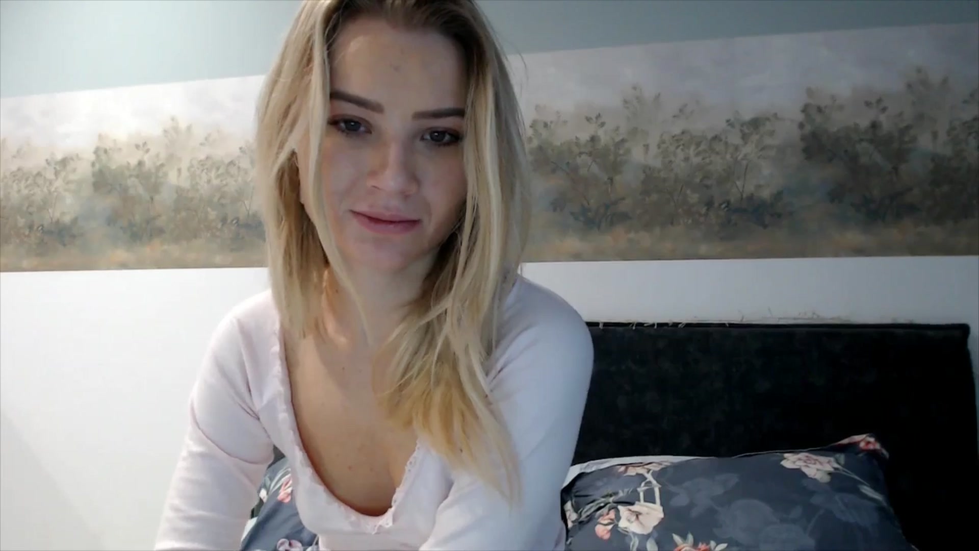 Gallery image thumbnail from fiancee's myfreecams stream on, 12/01/2025, 06:59 image 6 of 20