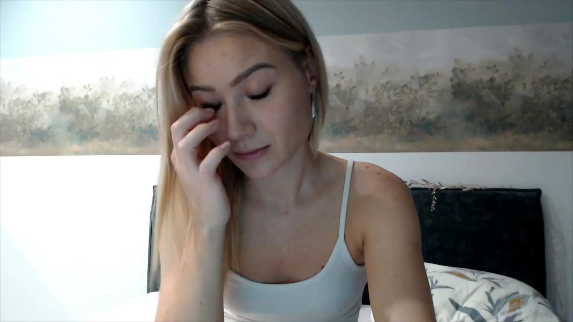 Gallery image thumbnail from fiancee's myfreecams stream on, 12/05/2025, 16:09 image 13 of 20