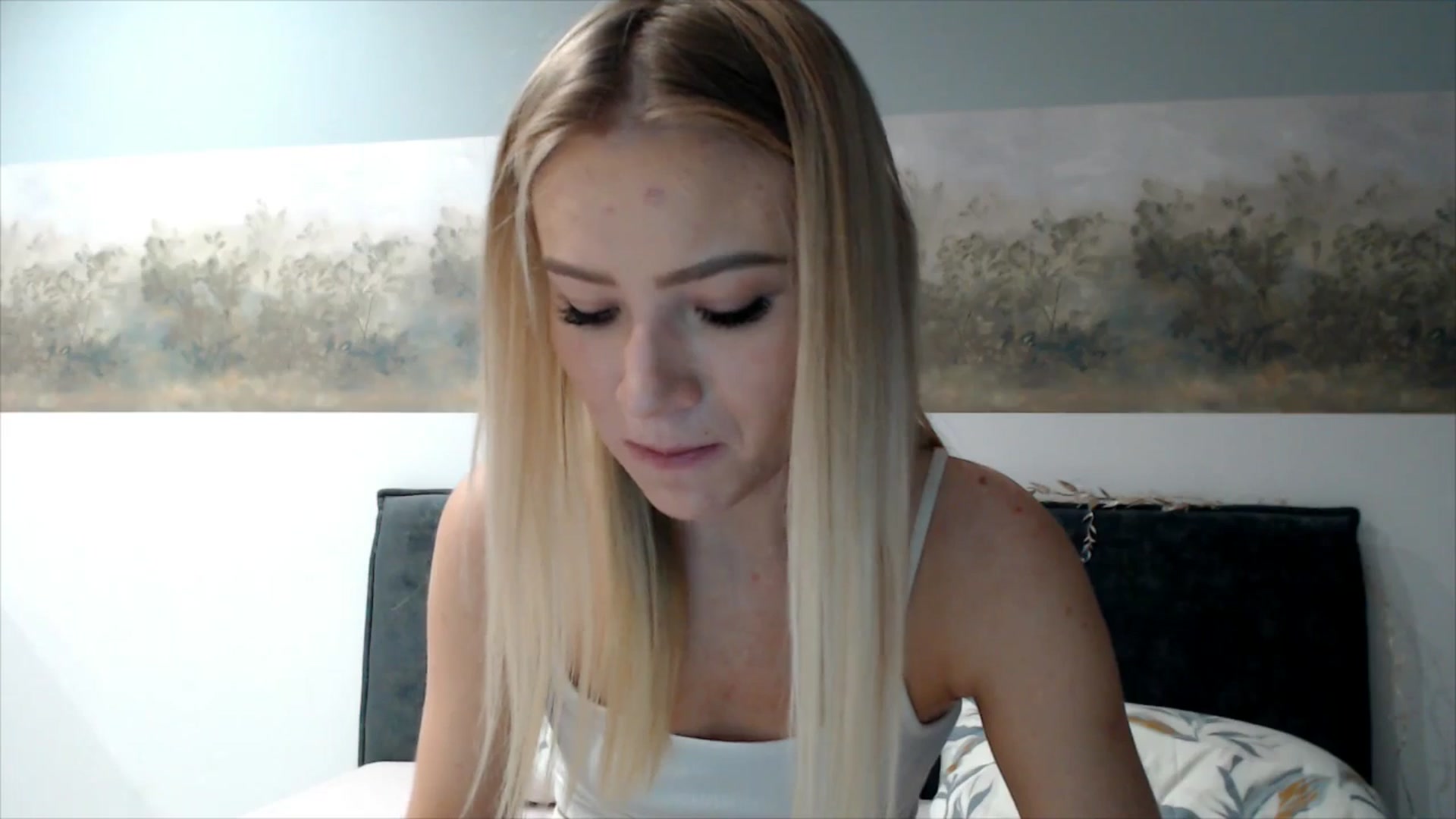 Gallery image thumbnail from fiancee's myfreecams stream on, 12/05/2025, 16:09 image 7 of 20